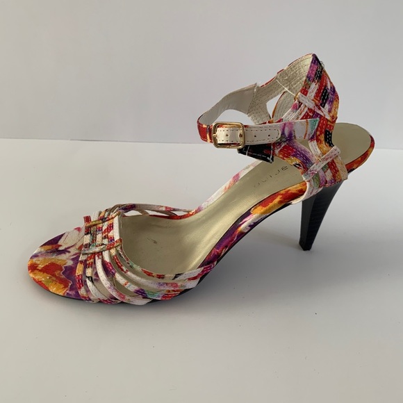 Ann Marino Heels Size 8 - Picture 2 of 3